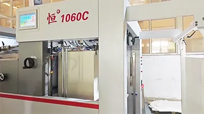 Máquina de corte e vinco plana automática com hot stamping